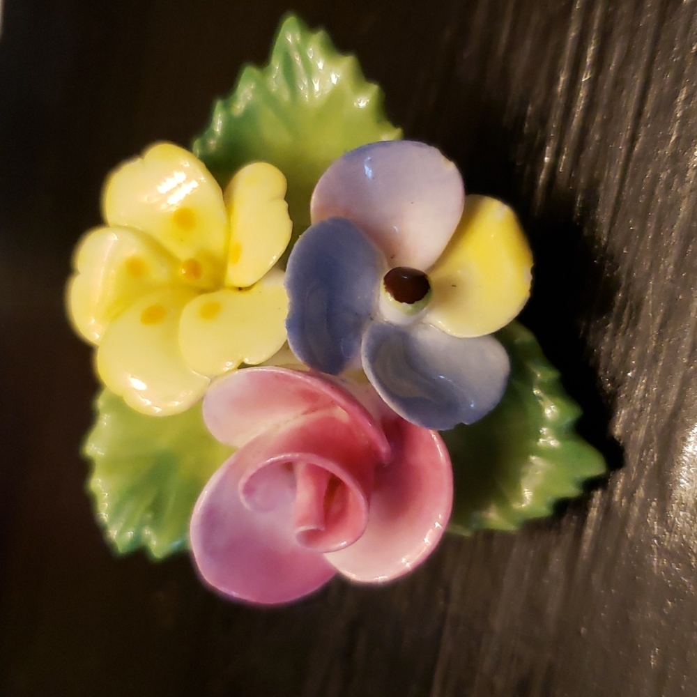 Vintage 1950s Cara China Staffordshire England Flower bouquet brooch pink yellow